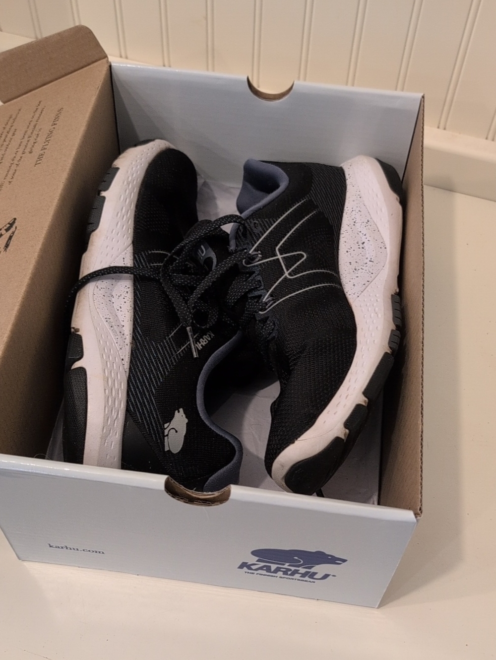 Karhu Women's Black Athletic Sneakers with White Speckle Midsole